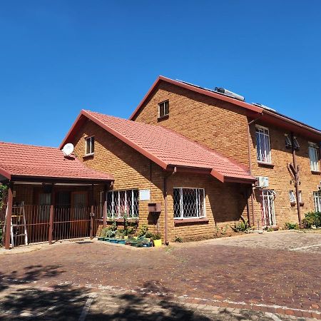 Southy Inn By The Lake Benoni Bagian luar foto