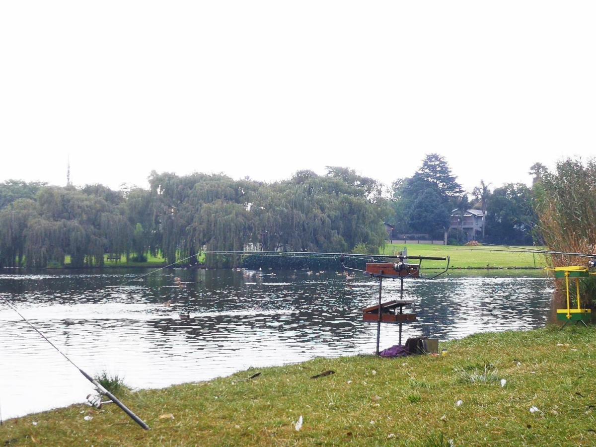 Southy Inn By The Lake Benoni Bagian luar foto