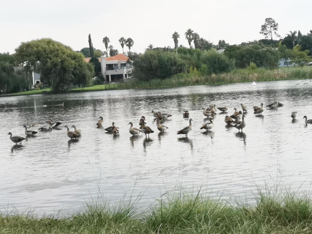 Southy Inn By The Lake Benoni Bagian luar foto