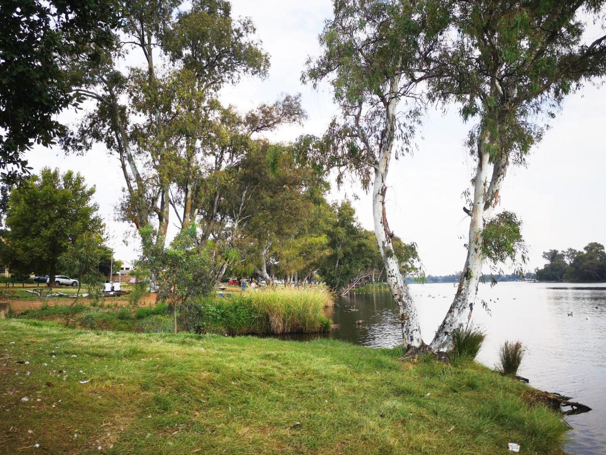 Southy Inn By The Lake Benoni Bagian luar foto