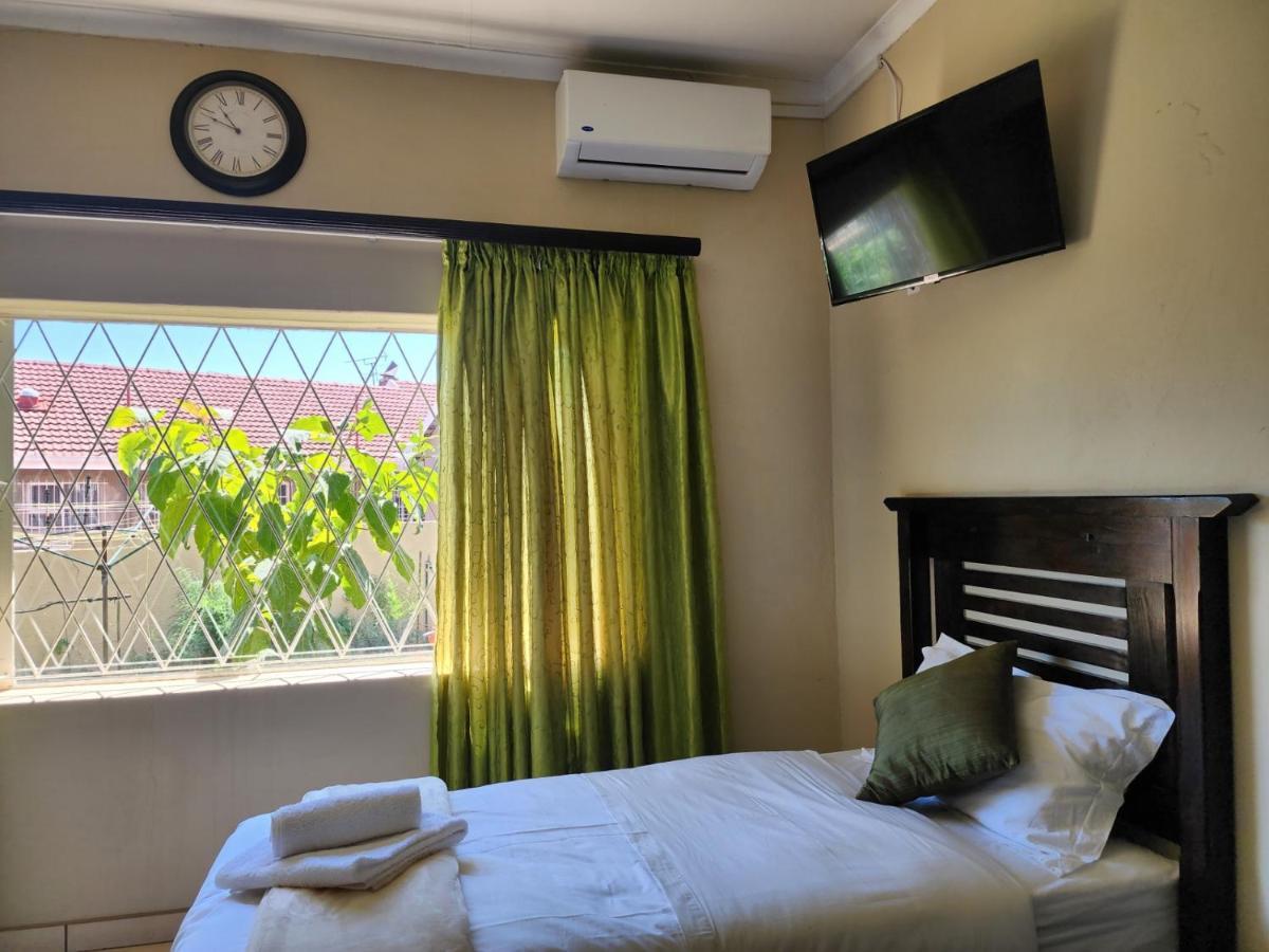 Southy Inn By The Lake Benoni Bagian luar foto