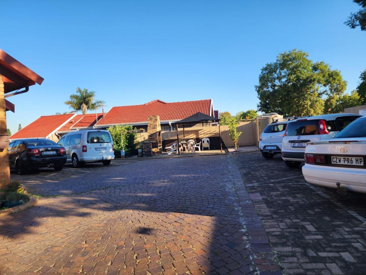 Southy Inn By The Lake Benoni Bagian luar foto