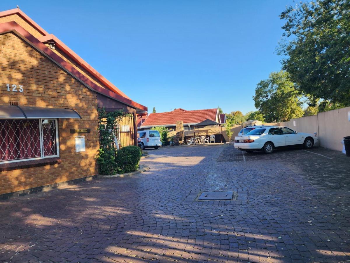 Southy Inn By The Lake Benoni Bagian luar foto
