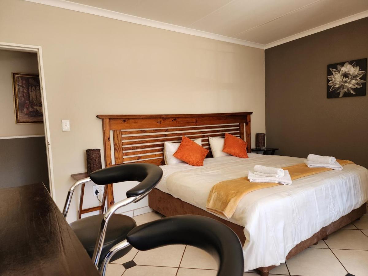 Southy Inn By The Lake Benoni Bagian luar foto
