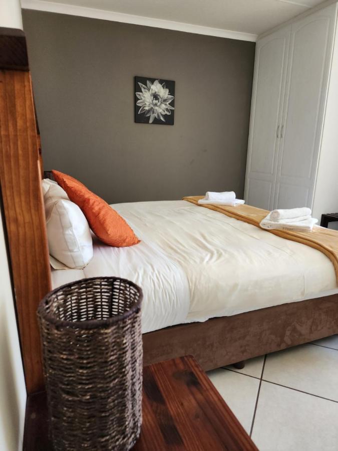 Southy Inn By The Lake Benoni Bagian luar foto