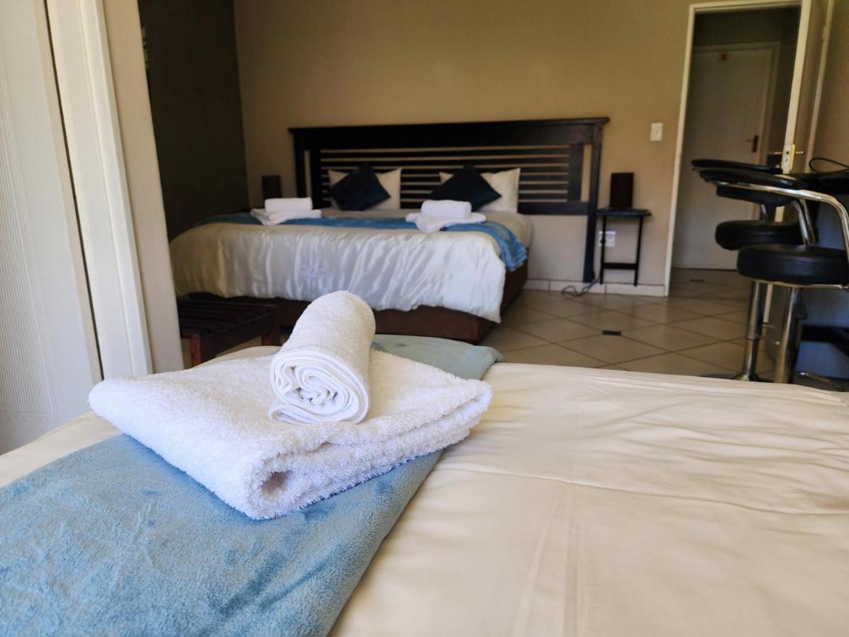 Southy Inn By The Lake Benoni Bagian luar foto