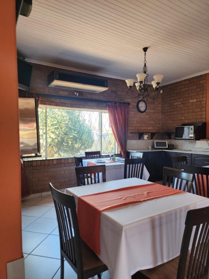 Southy Inn By The Lake Benoni Bagian luar foto