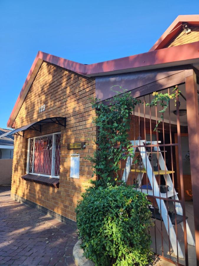 Southy Inn By The Lake Benoni Bagian luar foto