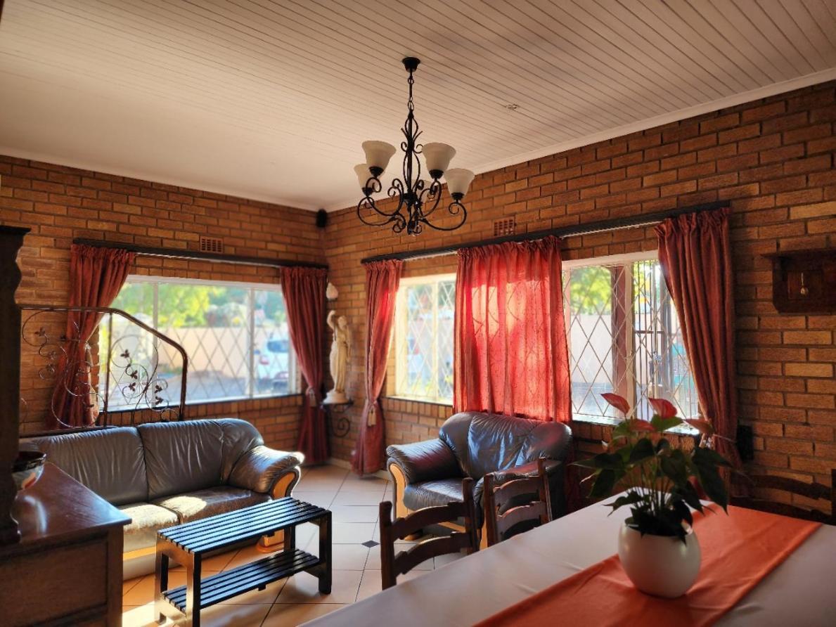 Southy Inn By The Lake Benoni Bagian luar foto