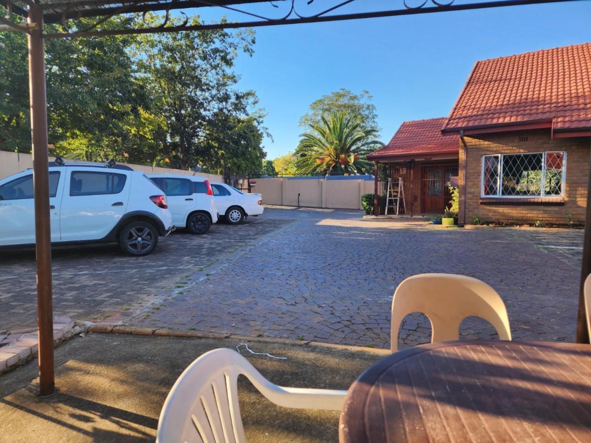 Southy Inn By The Lake Benoni Bagian luar foto