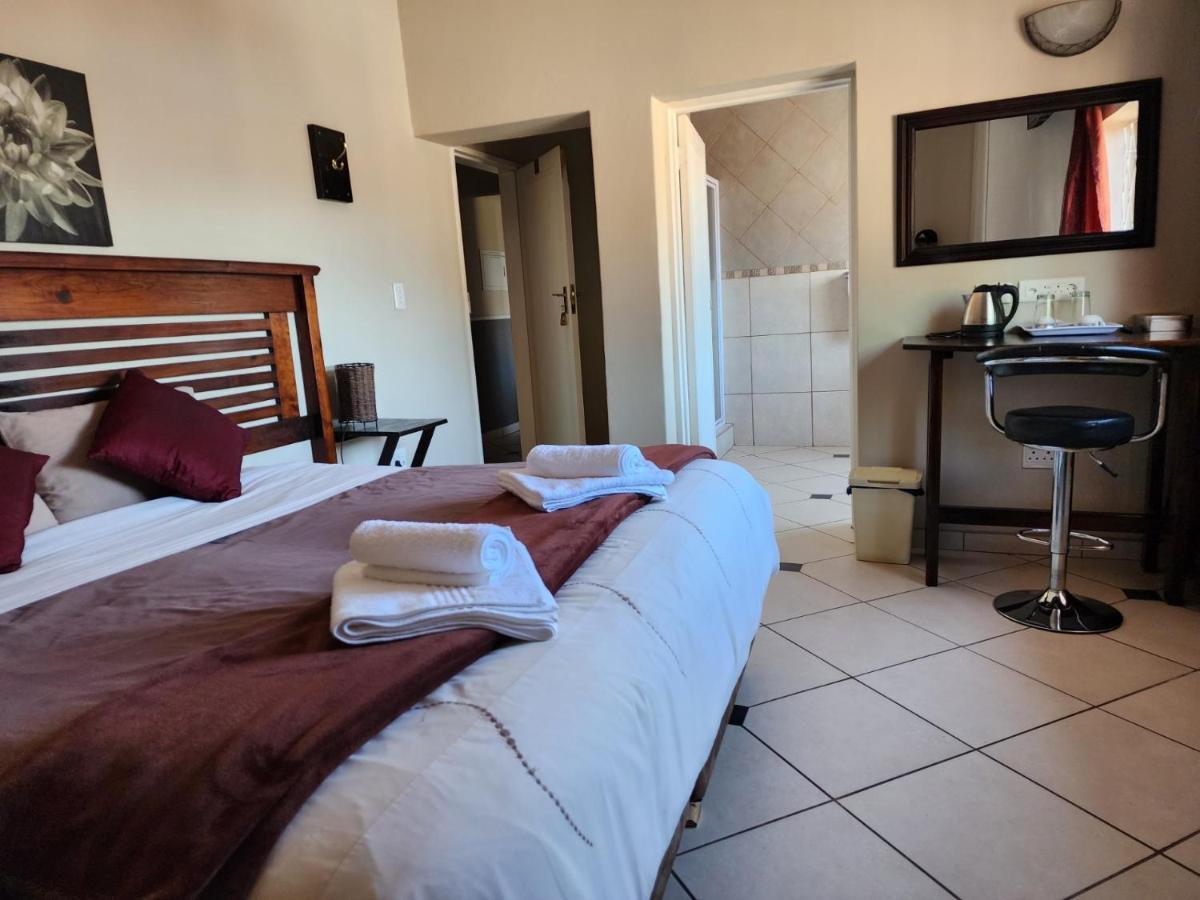 Southy Inn By The Lake Benoni Bagian luar foto
