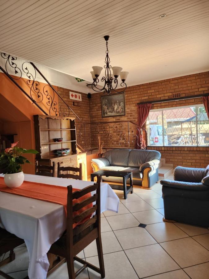Southy Inn By The Lake Benoni Bagian luar foto
