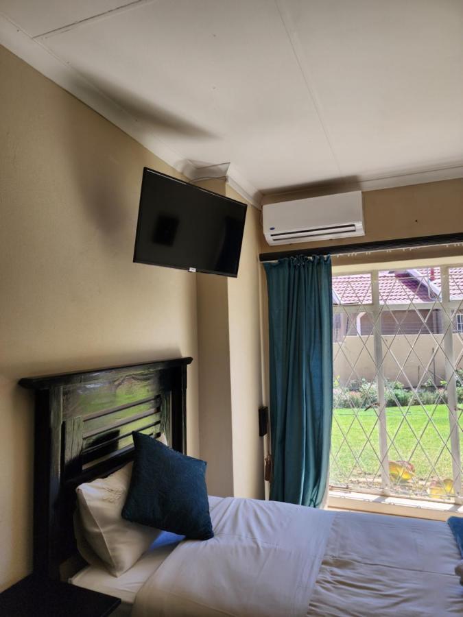 Southy Inn By The Lake Benoni Bagian luar foto