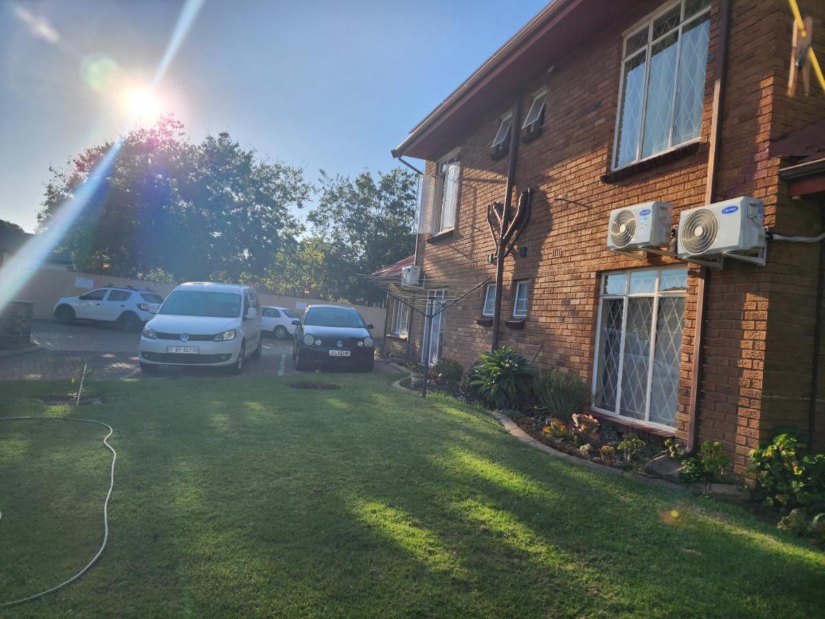 Southy Inn By The Lake Benoni Bagian luar foto