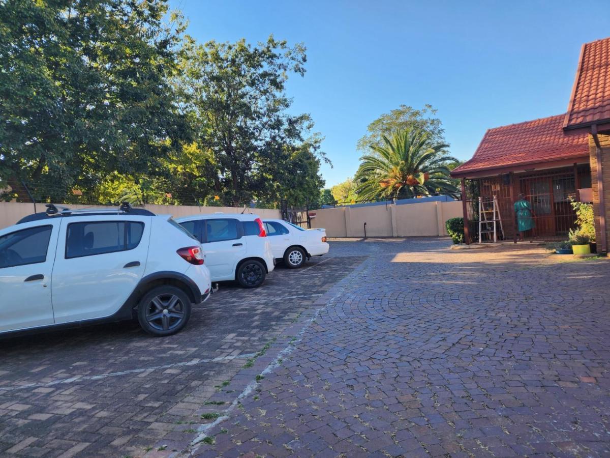 Southy Inn By The Lake Benoni Bagian luar foto