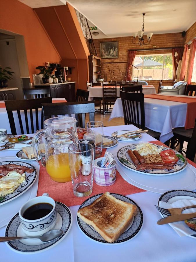 Southy Inn By The Lake Benoni Bagian luar foto