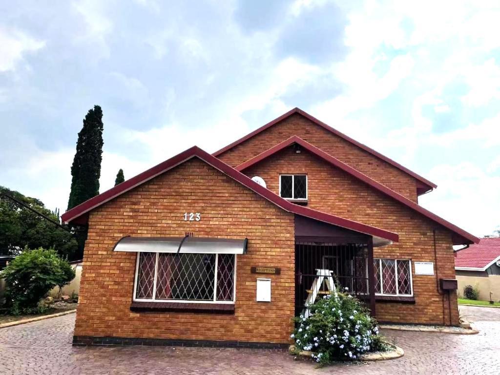 Southy Inn By The Lake Benoni Bagian luar foto