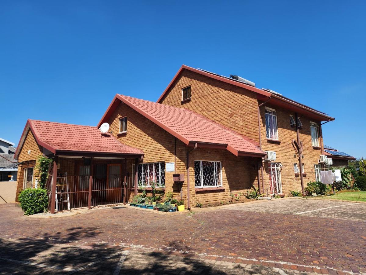 Southy Inn By The Lake Benoni Bagian luar foto