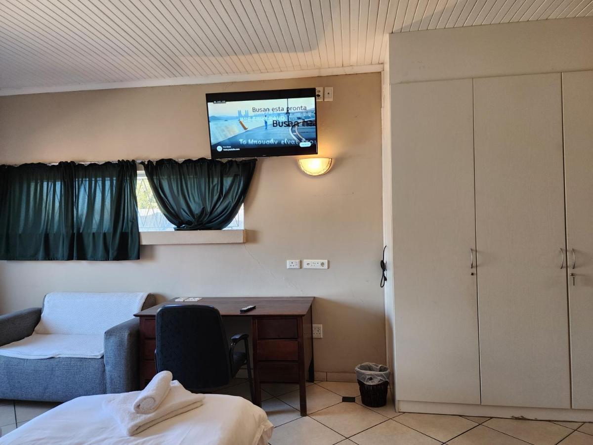 Southy Inn By The Lake Benoni Bagian luar foto