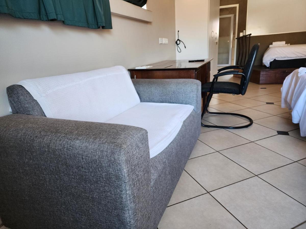 Southy Inn By The Lake Benoni Bagian luar foto