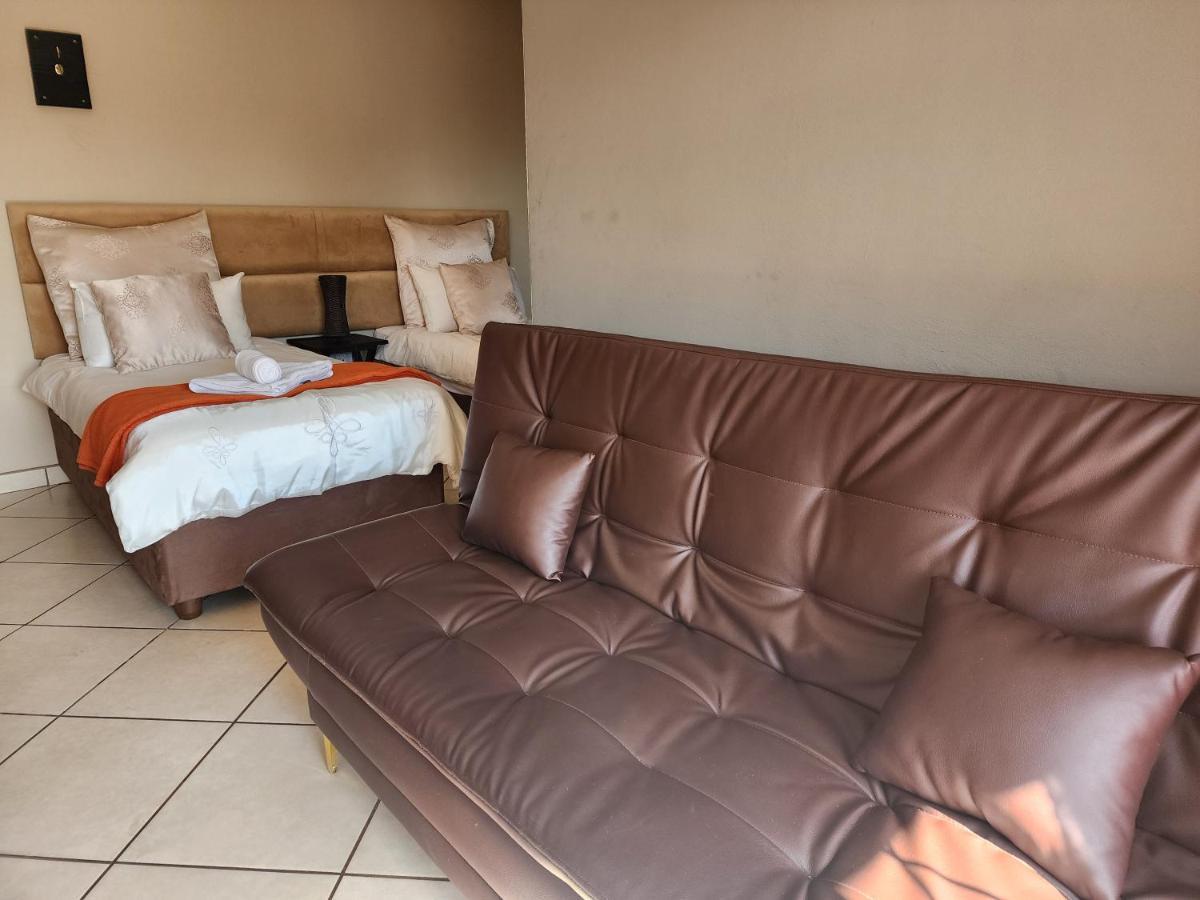 Southy Inn By The Lake Benoni Bagian luar foto