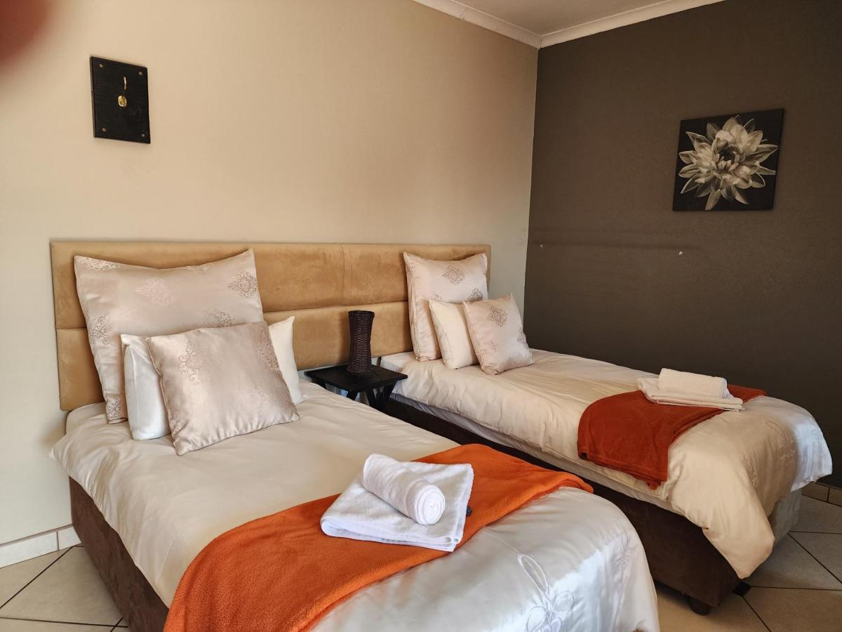 Southy Inn By The Lake Benoni Bagian luar foto