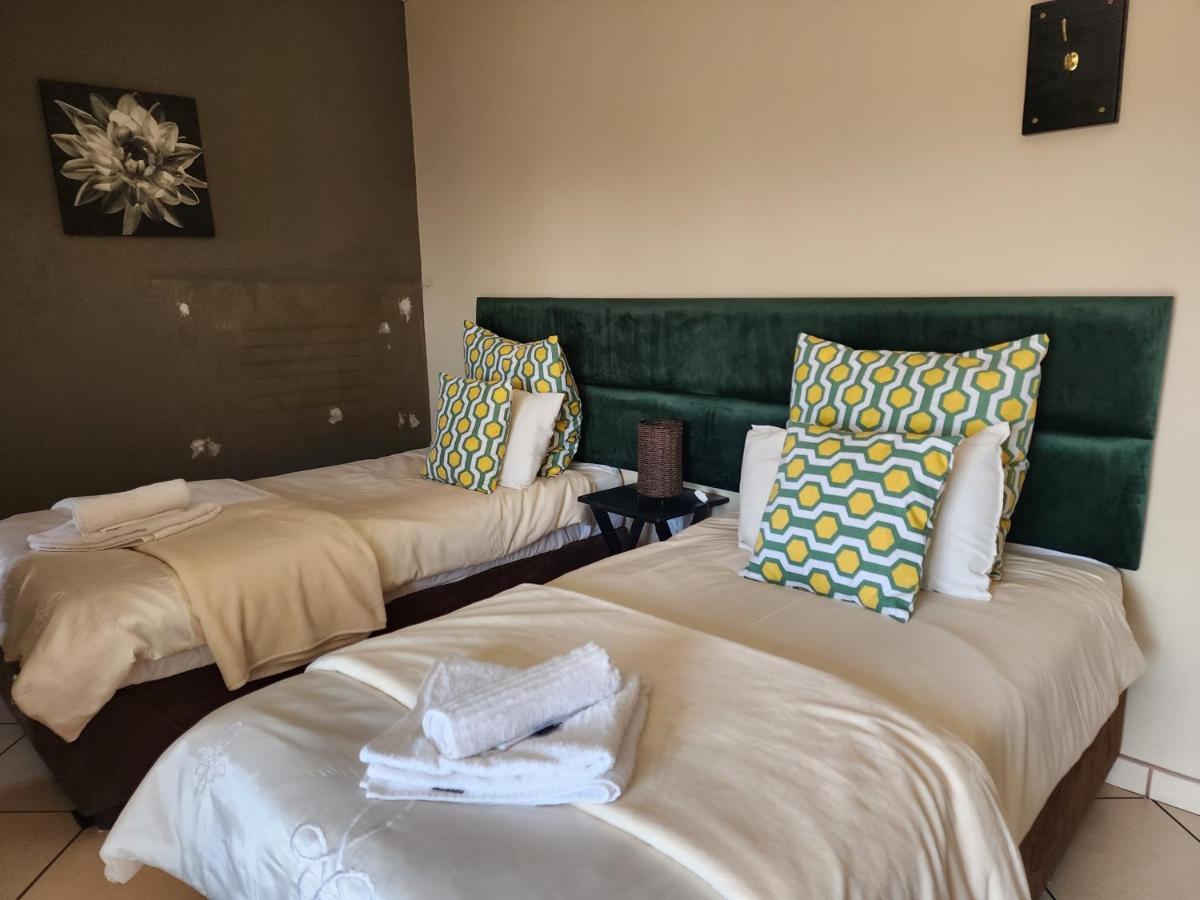 Southy Inn By The Lake Benoni Bagian luar foto