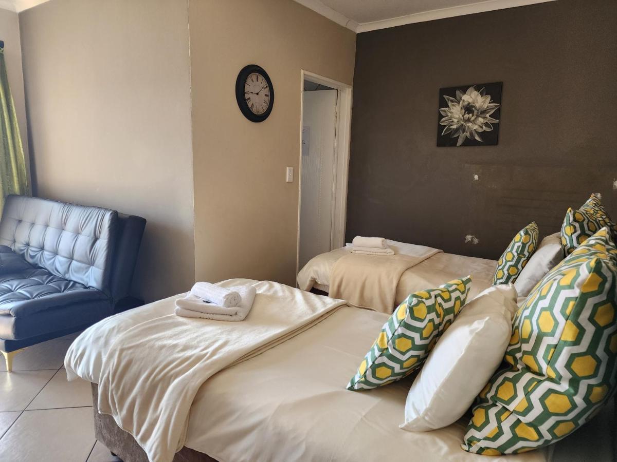 Southy Inn By The Lake Benoni Bagian luar foto
